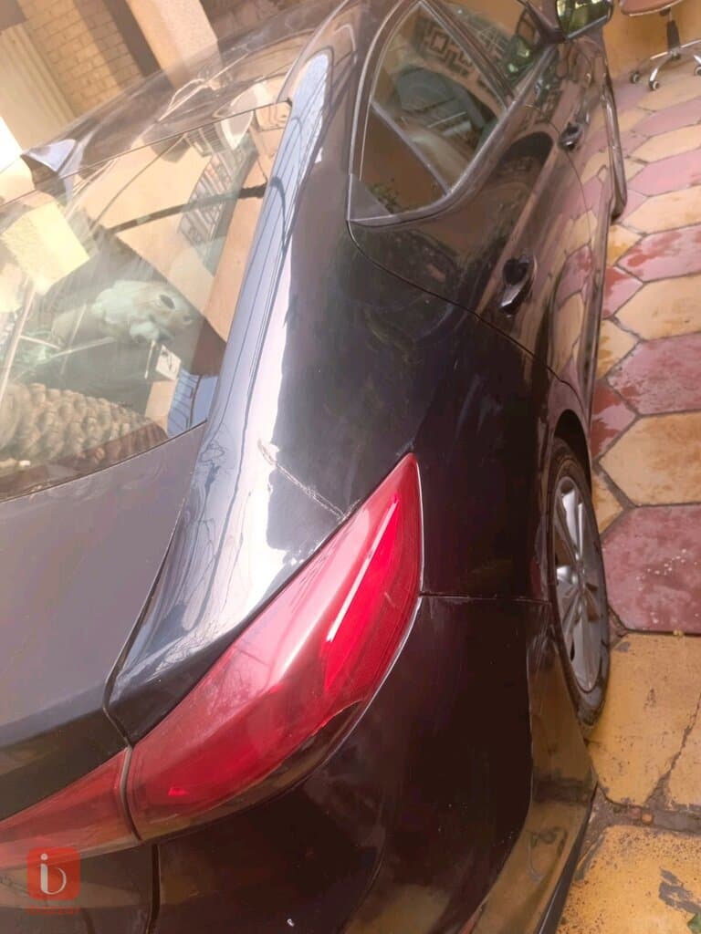 Hyundai Elantra Sport 4