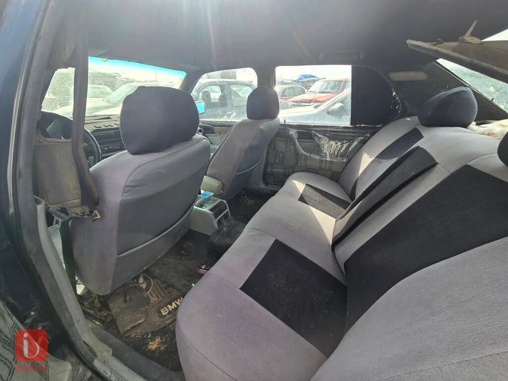 BMW 7-Series 740i 6