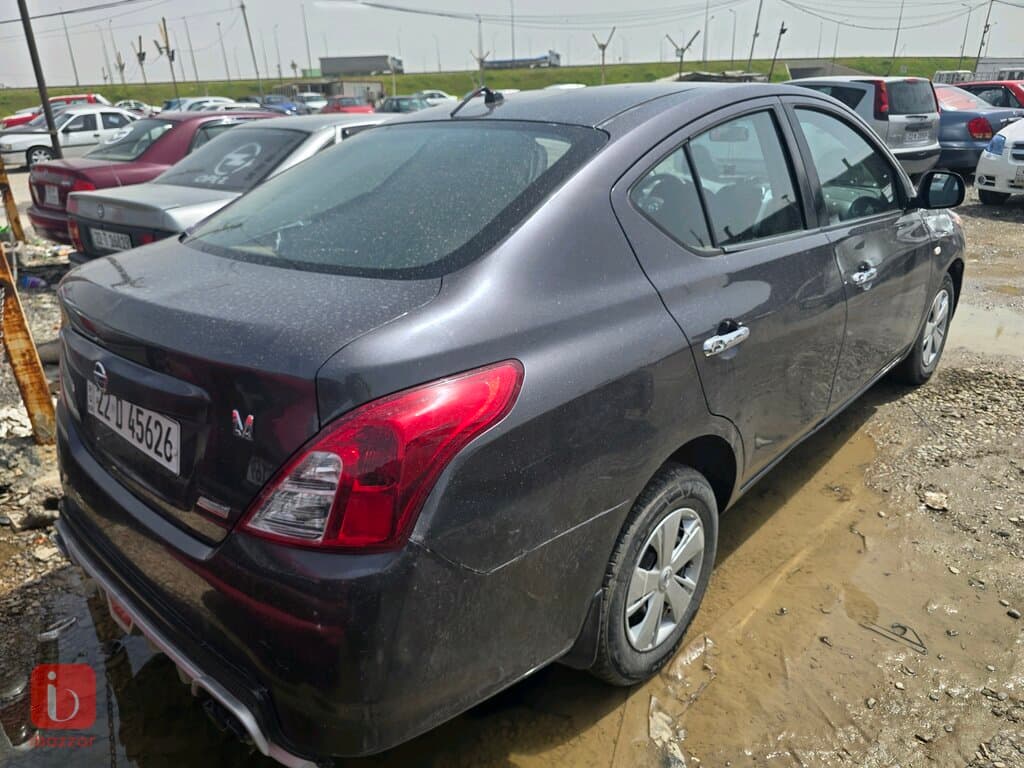 Nissan Sunny 4