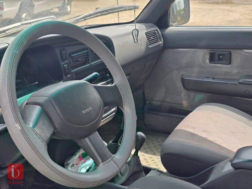 Toyota Hilux 9
