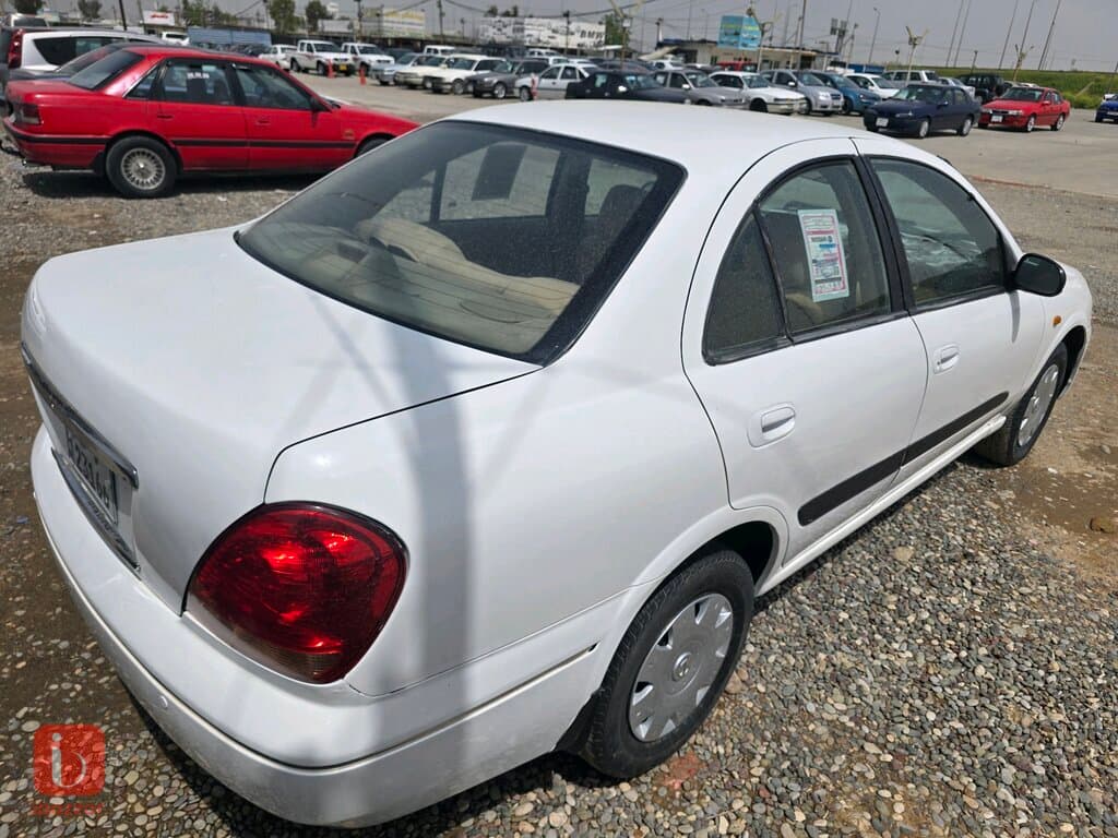Nissan Sunny 4