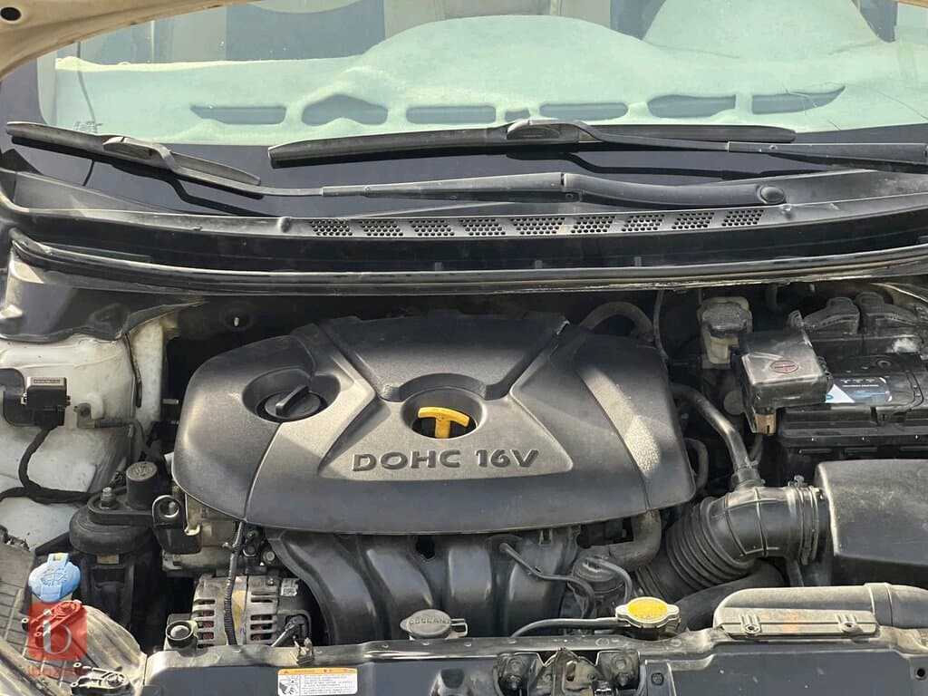 Hyundai Elantra GLS 9