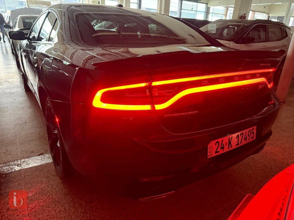 Dodge Charger SXT 5