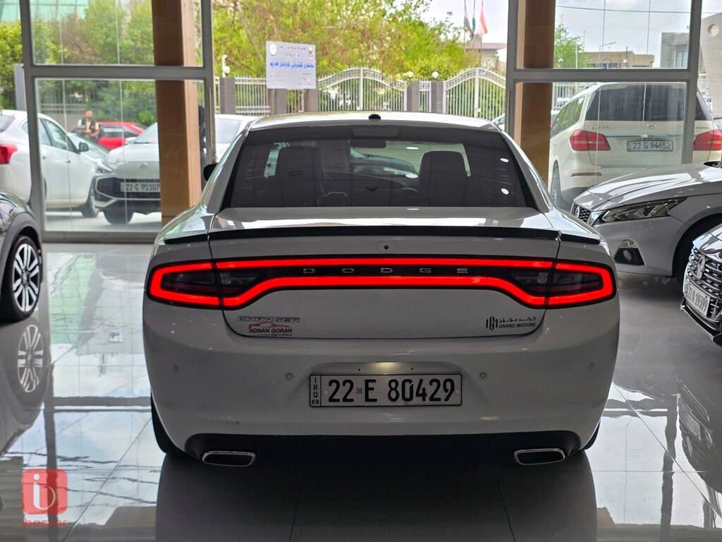 Dodge Charger SXT Plus 4