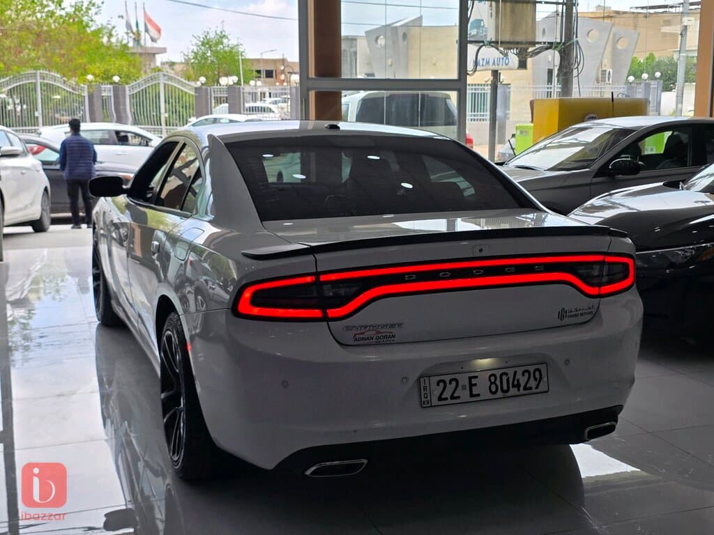 Dodge Charger SXT Plus 5