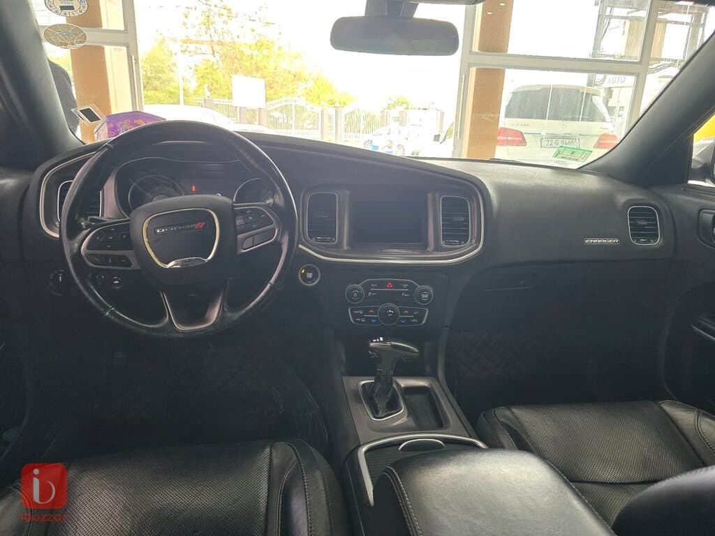 Dodge Charger SXT Plus 8