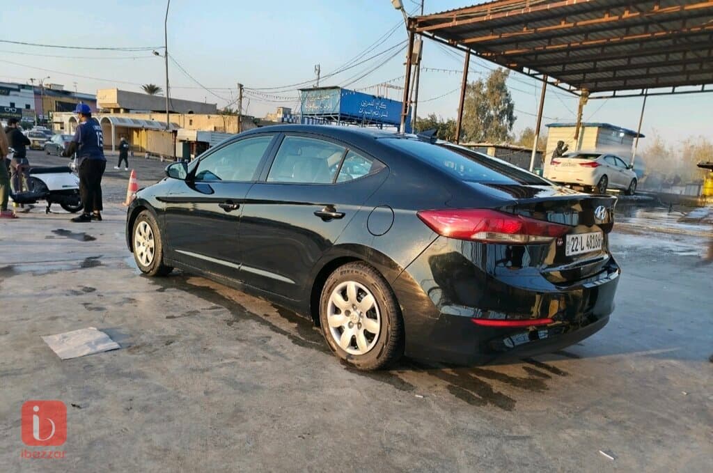 Hyundai Elantra 4