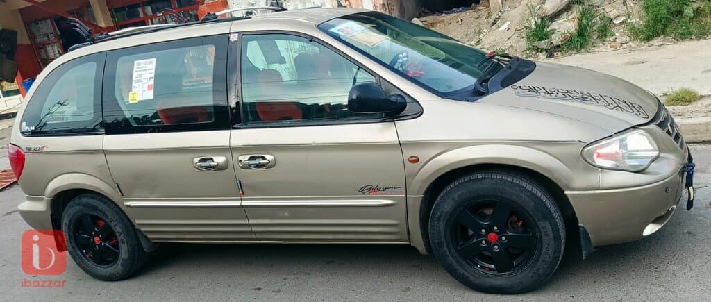 Dodge Caravan SXT — photo 3