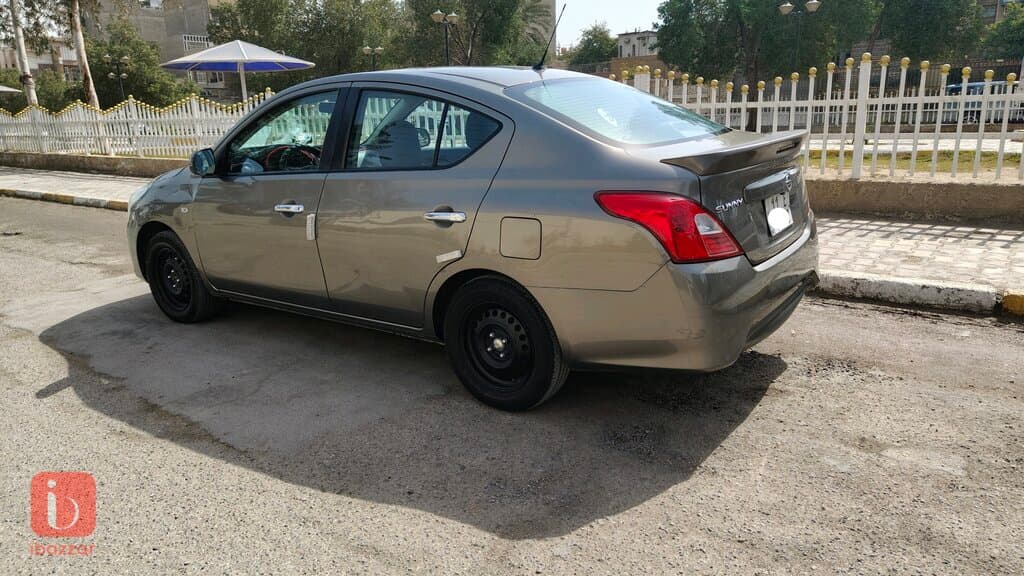Nissan Sunny 4