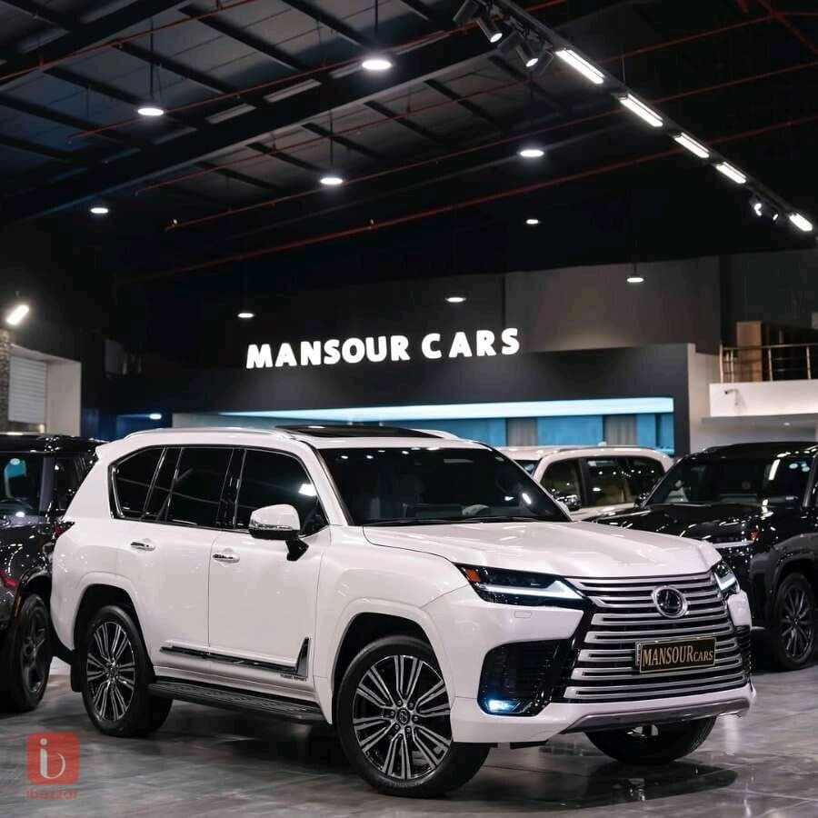 Lexus LX600 1