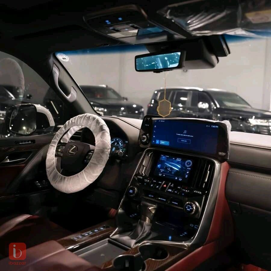 Lexus LX600 9