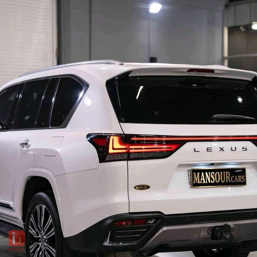 Lexus LX600 10
