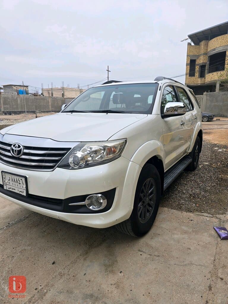 Toyota Fortuner SR5 4