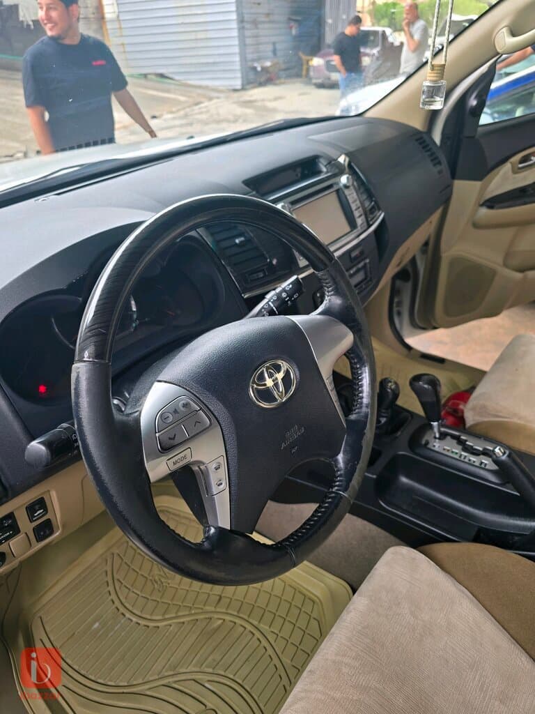 Toyota Fortuner SR5 7