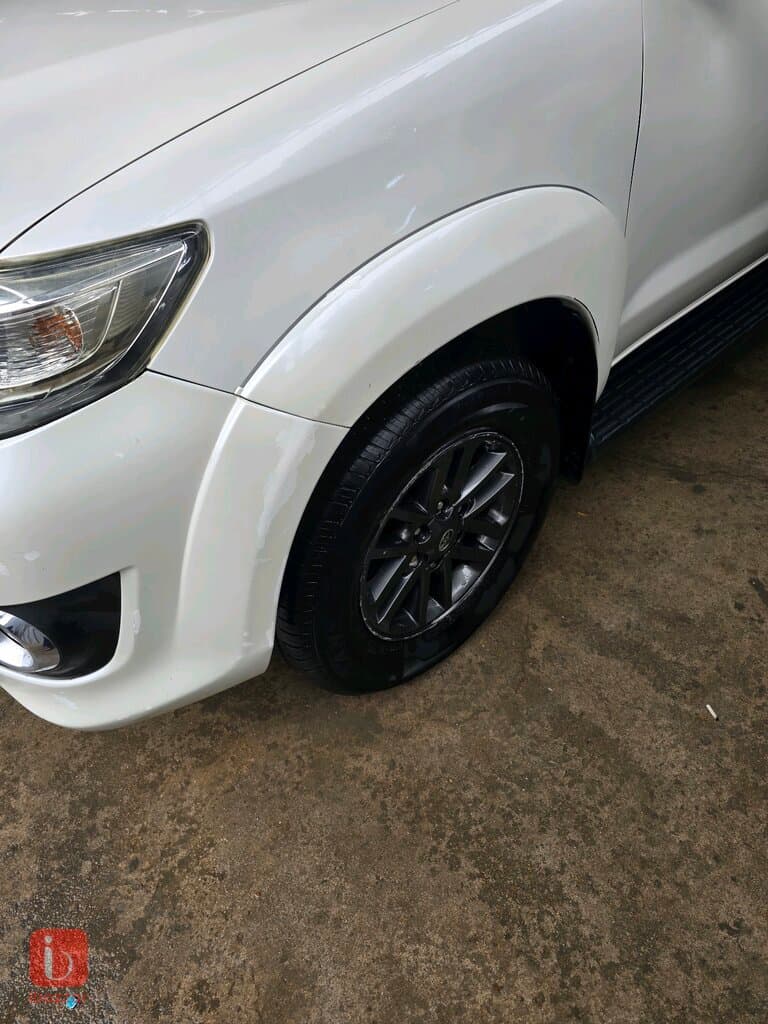 Toyota Fortuner SR5 10