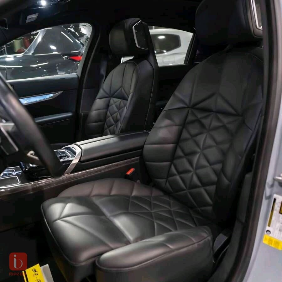 BMW 7-Series 740i 6
