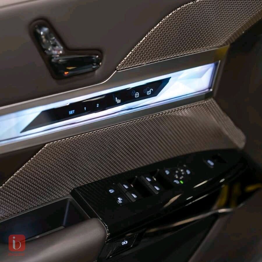 BMW 7-Series 740i 7