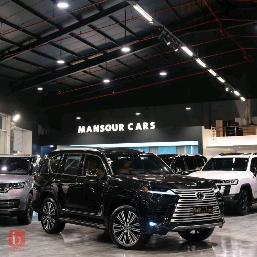 Lexus LX600 1