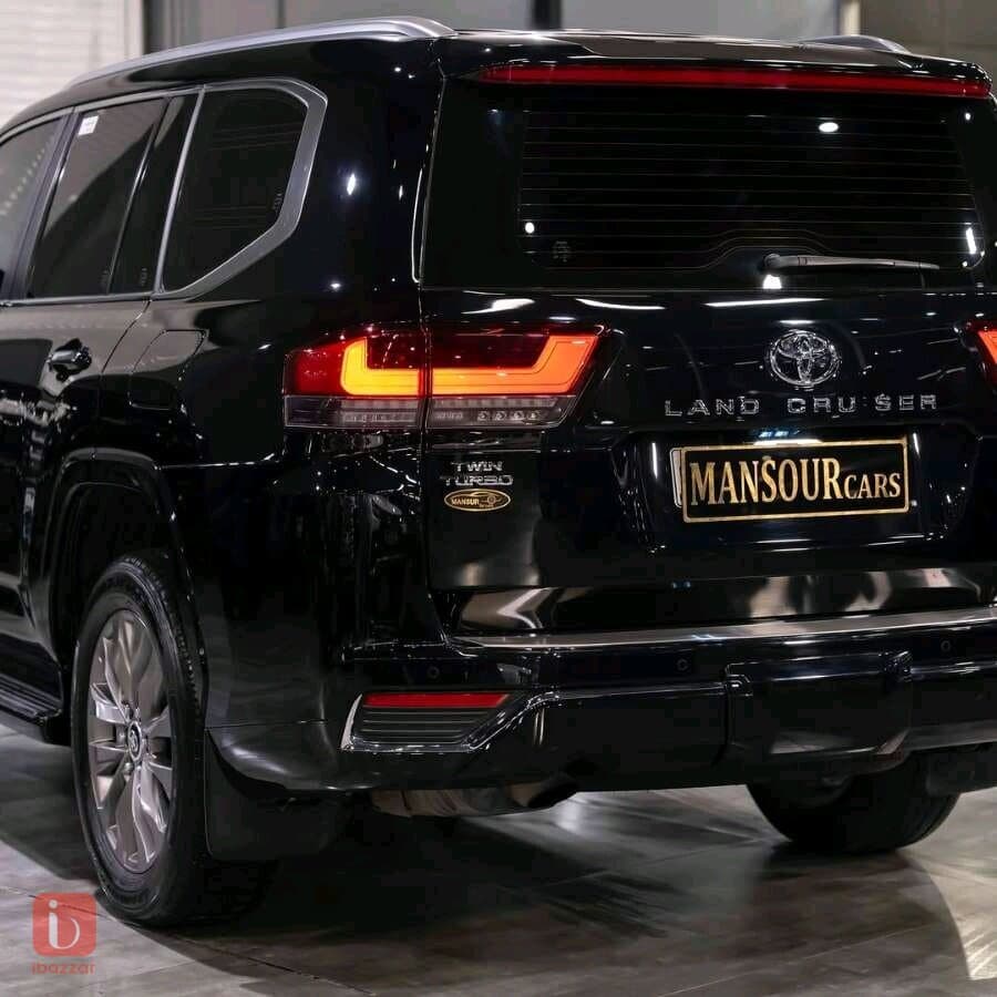 Toyota Land Cruiser VXR 6