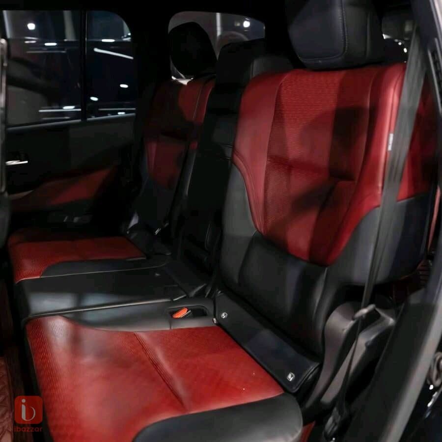 Toyota Land Cruiser VXR 8