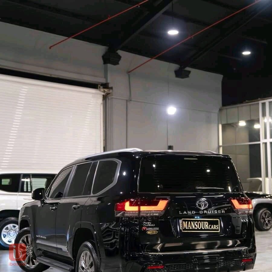 Toyota Land Cruiser VXR Twin Turbo 4