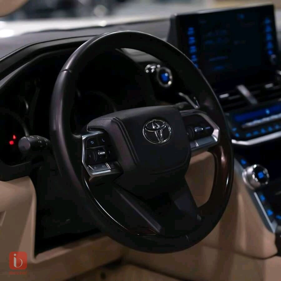 Toyota Land Cruiser GXR 9