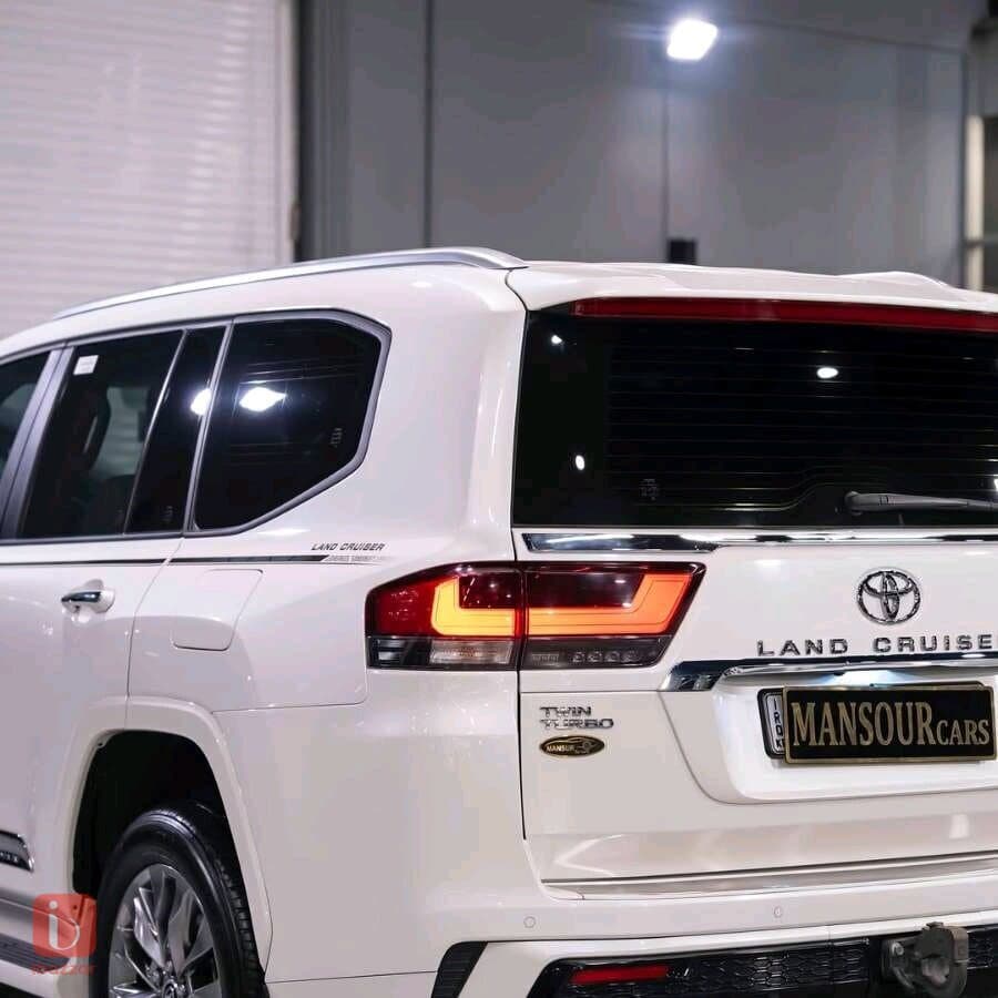 Toyota Land Cruiser GXR Limited 5