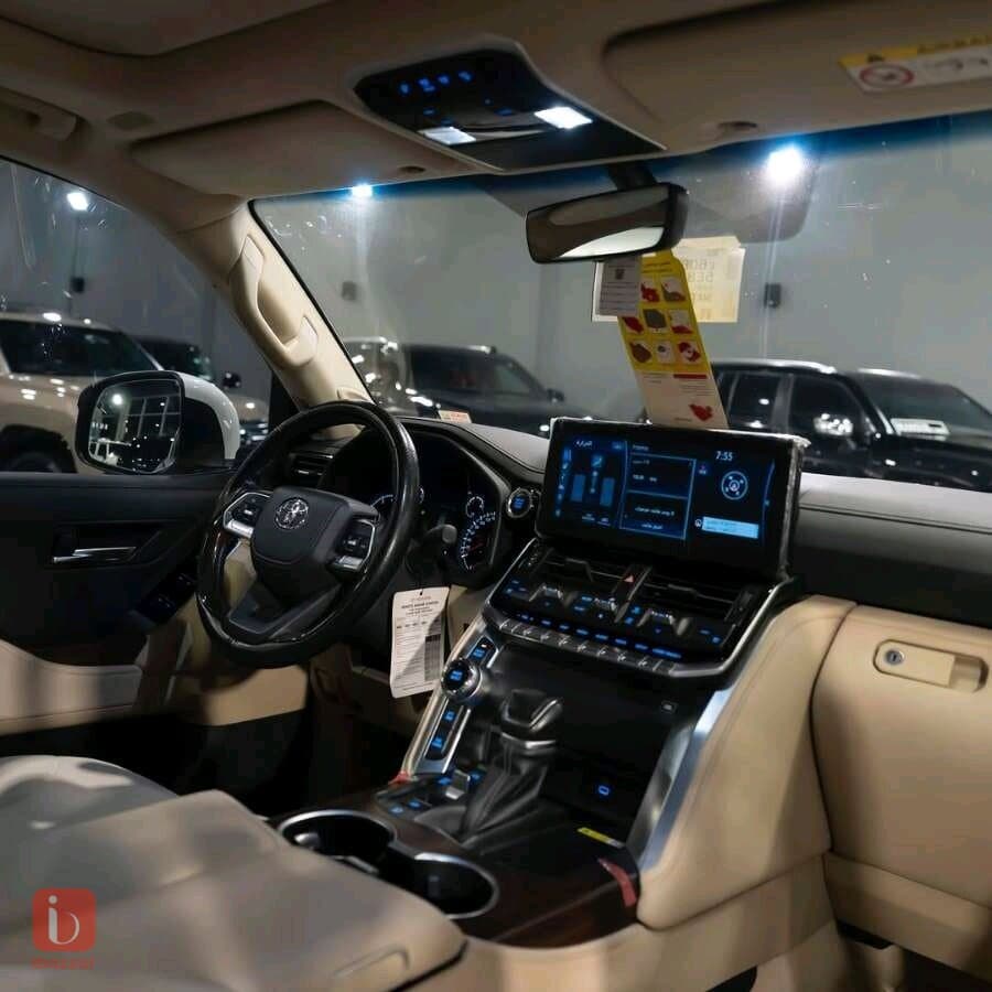Toyota Land Cruiser GXR Limited 6