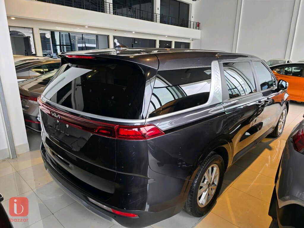 KIA Carnival 5
