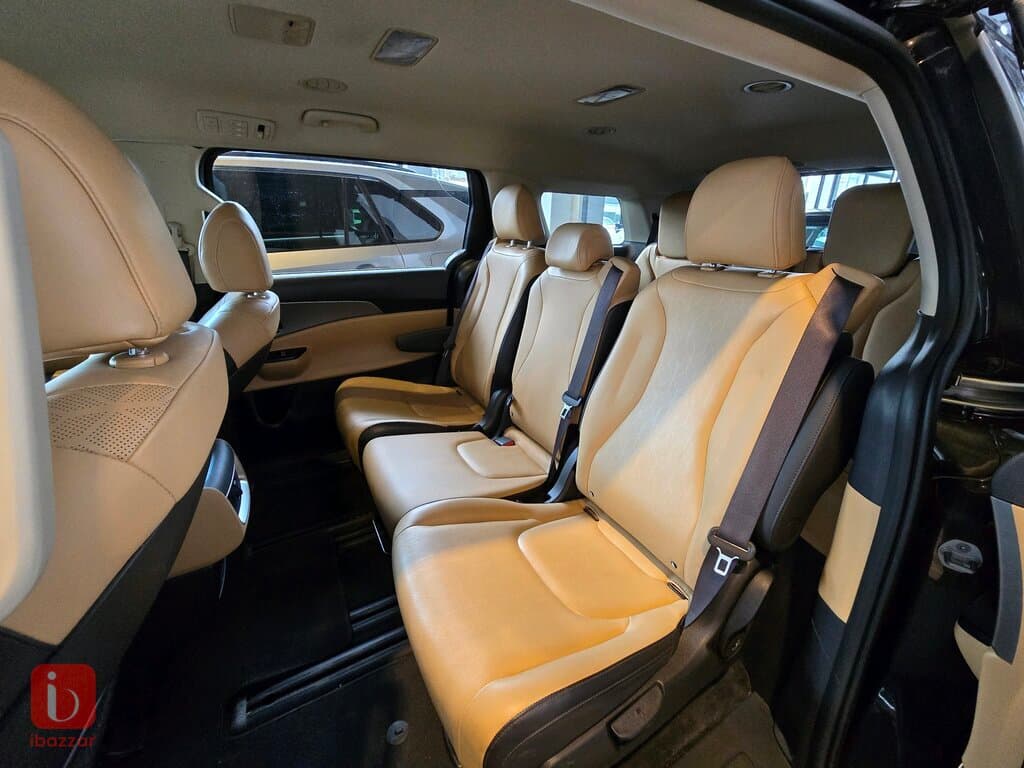 KIA Carnival 6