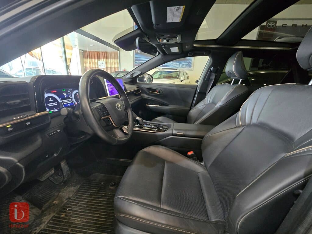 Toyota Crown Platinum 9