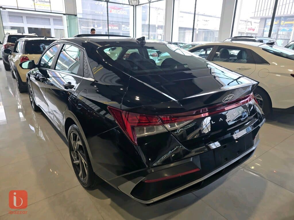 Hyundai Elantra 4
