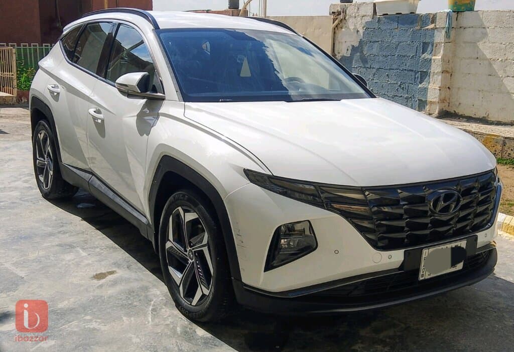 Hyundai Tucson SE 4