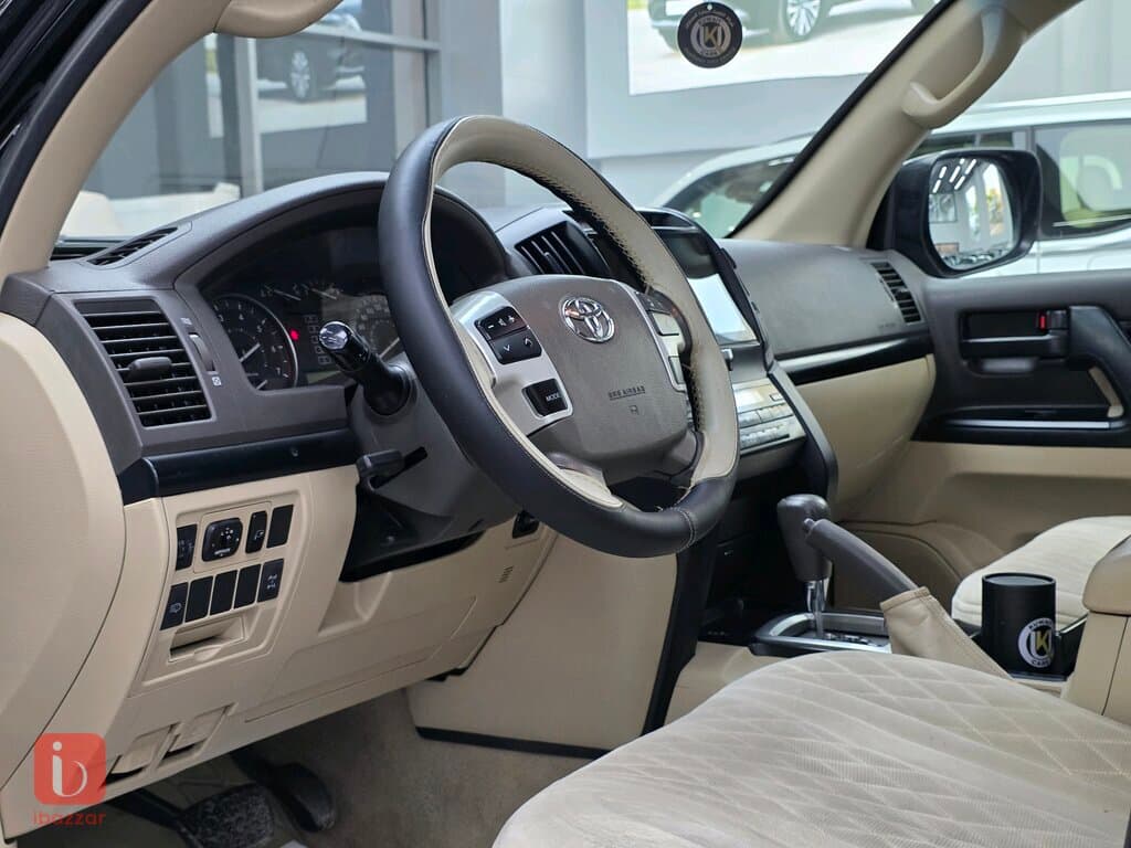 Toyota Land Cruiser GX 11