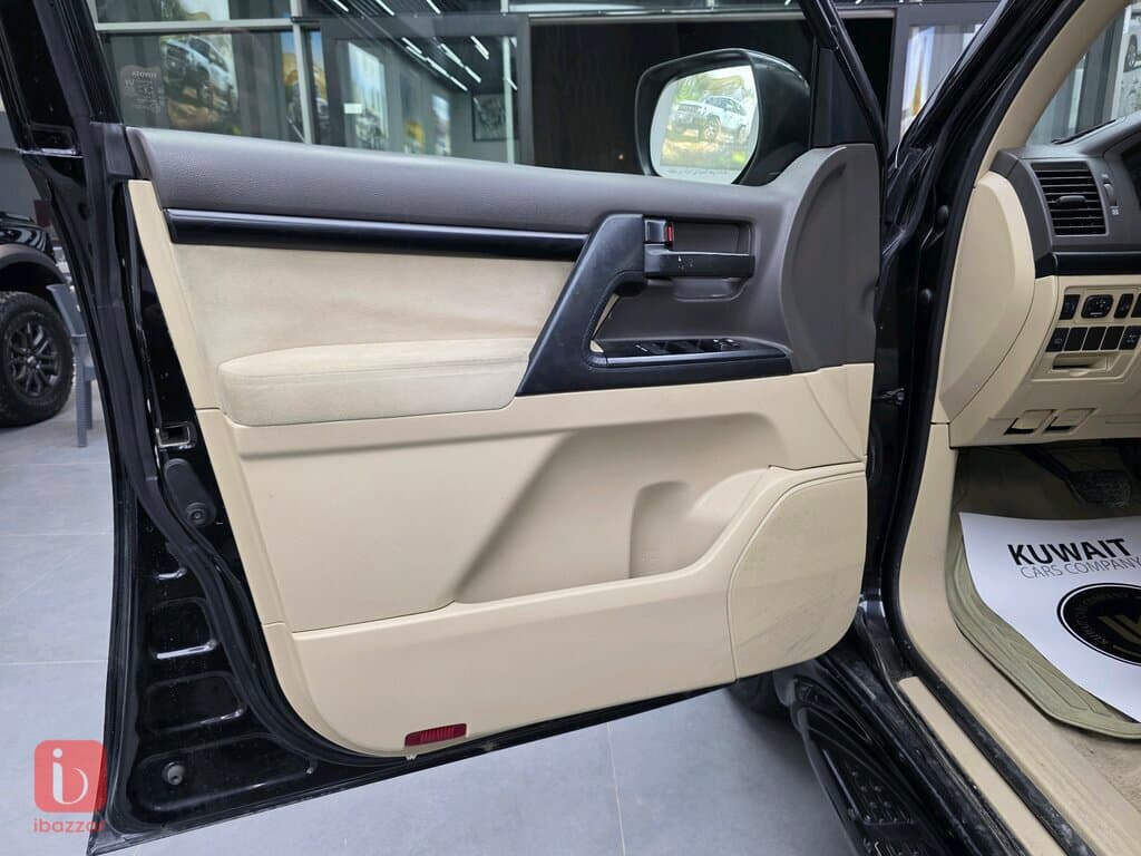Toyota Land Cruiser GX 9