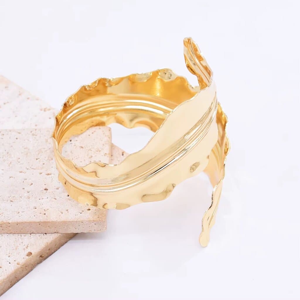 Women's Metal Bracelet - Gold 2