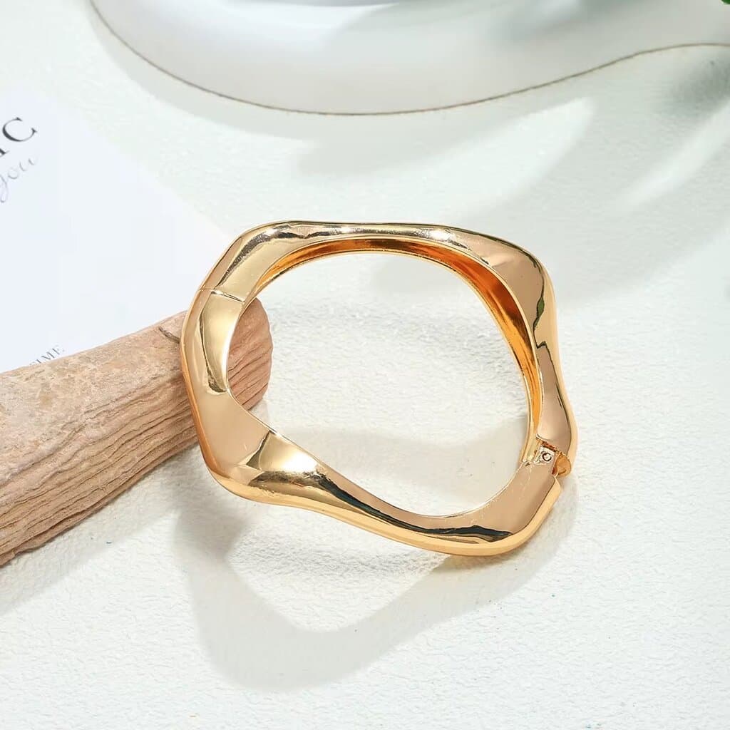 Women's Metal Bracelet - Gold 1