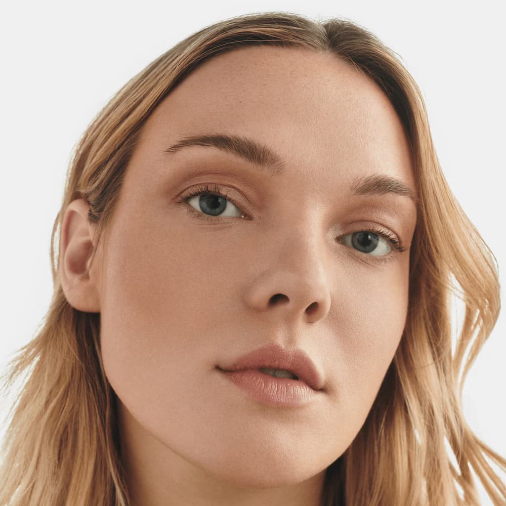 MAC Studio Fix Fluid SPF 15 24HR Matte Foundation + Oil Control - NC15 (30ml) 3