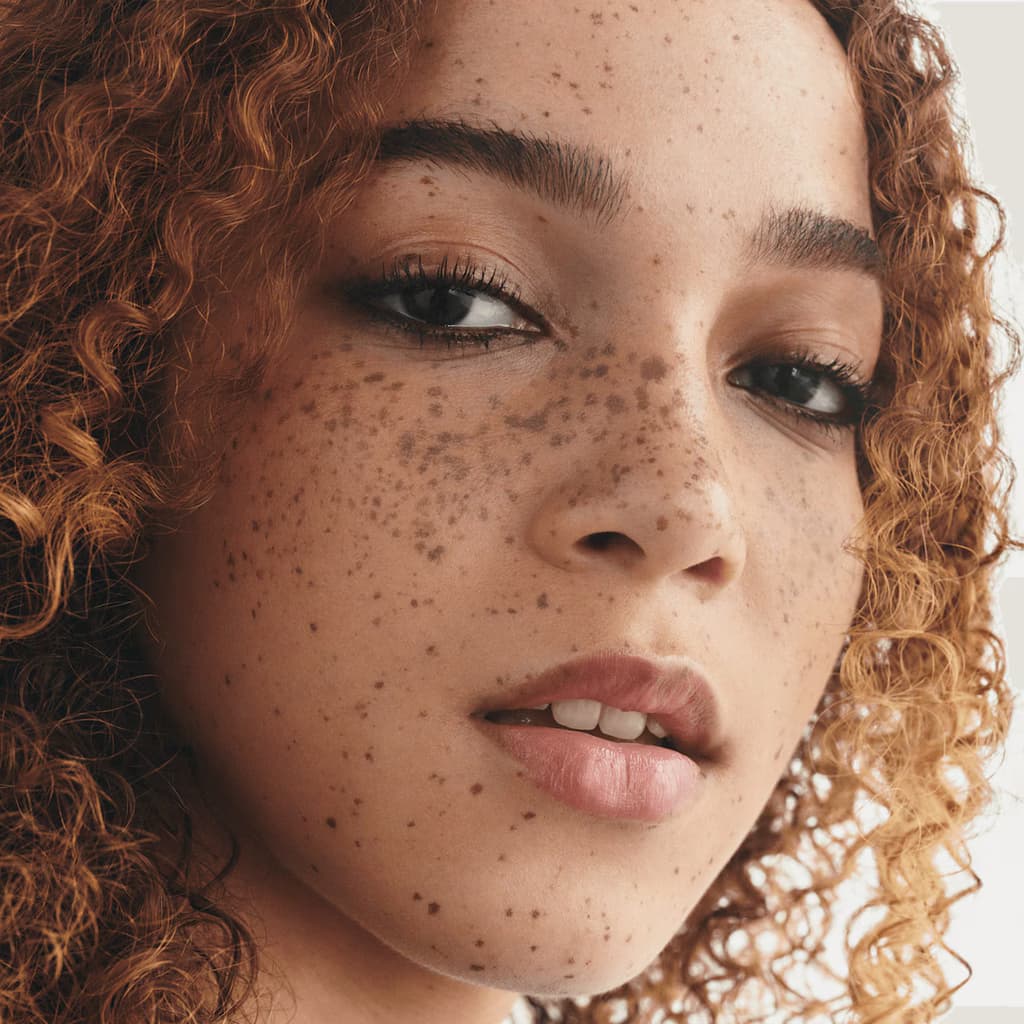 MAC Studio Fix Fluid SPF 15 24HR Matte Foundation + Oil Control - NW20 (30ml) 3