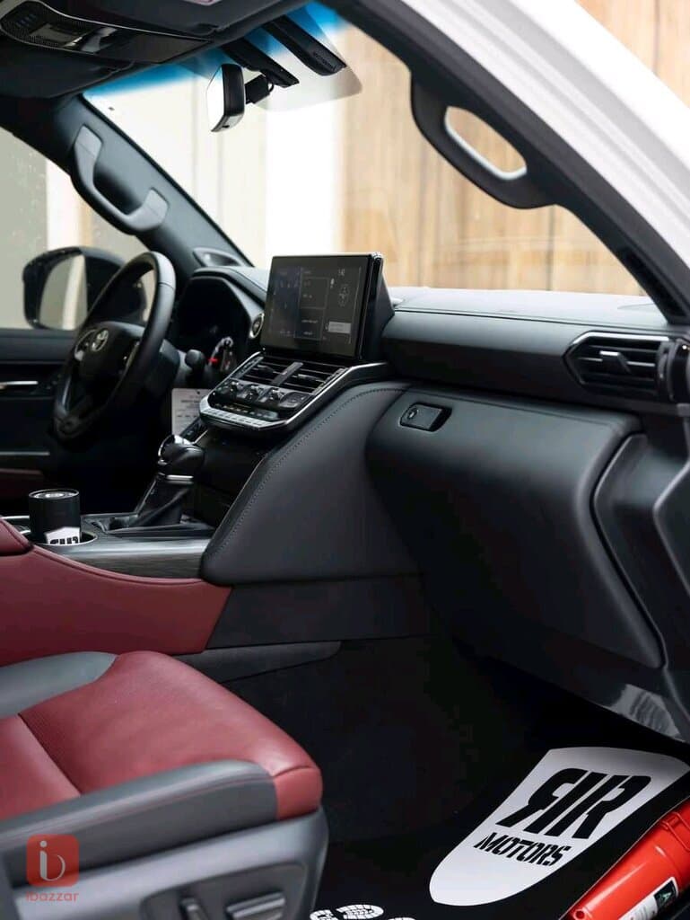 Toyota Land Cruiser GR 4