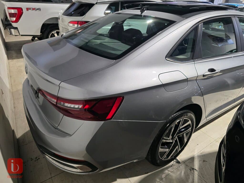 Volkswagen Jetta SE 3