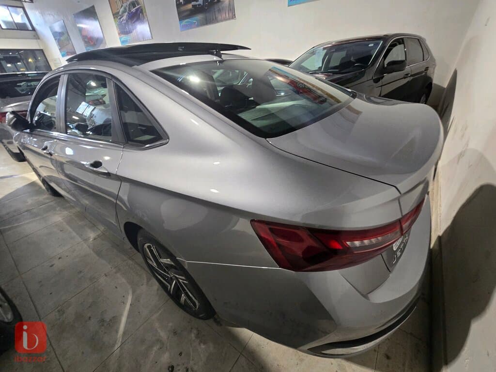 Volkswagen Jetta SE 4