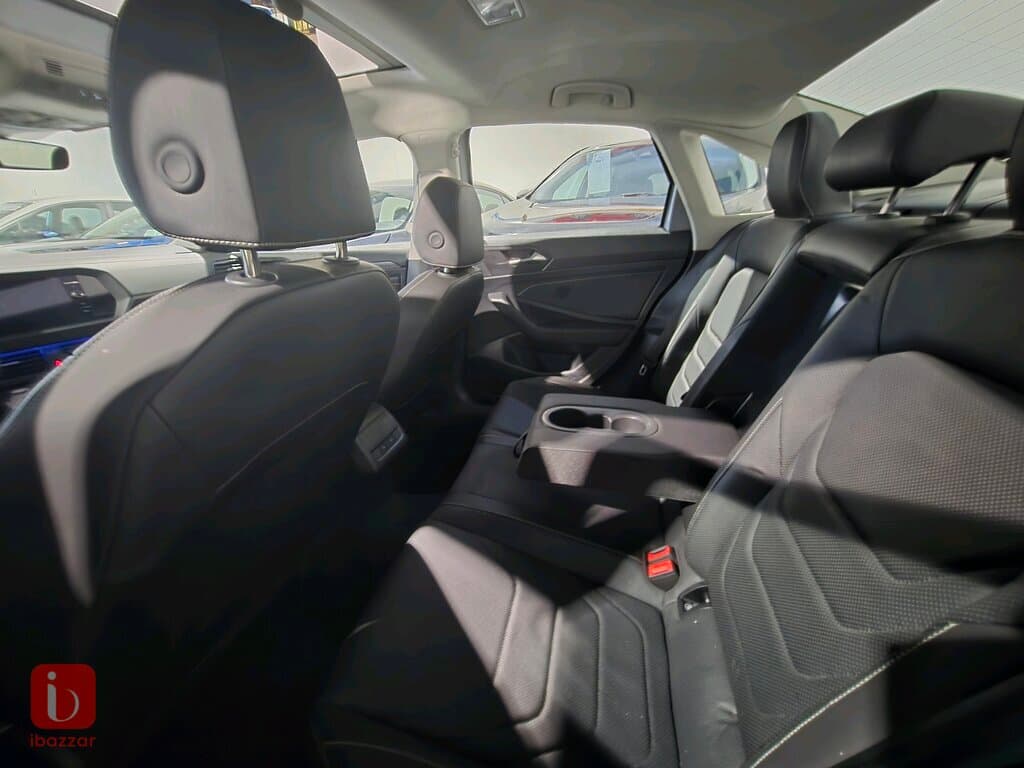 Volkswagen Jetta SE 5