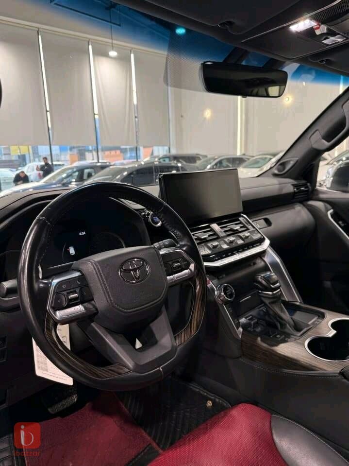 Toyota Land Cruiser VXR Twin Turbo 8