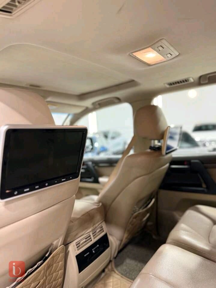 Toyota Land Cruiser GXR 9