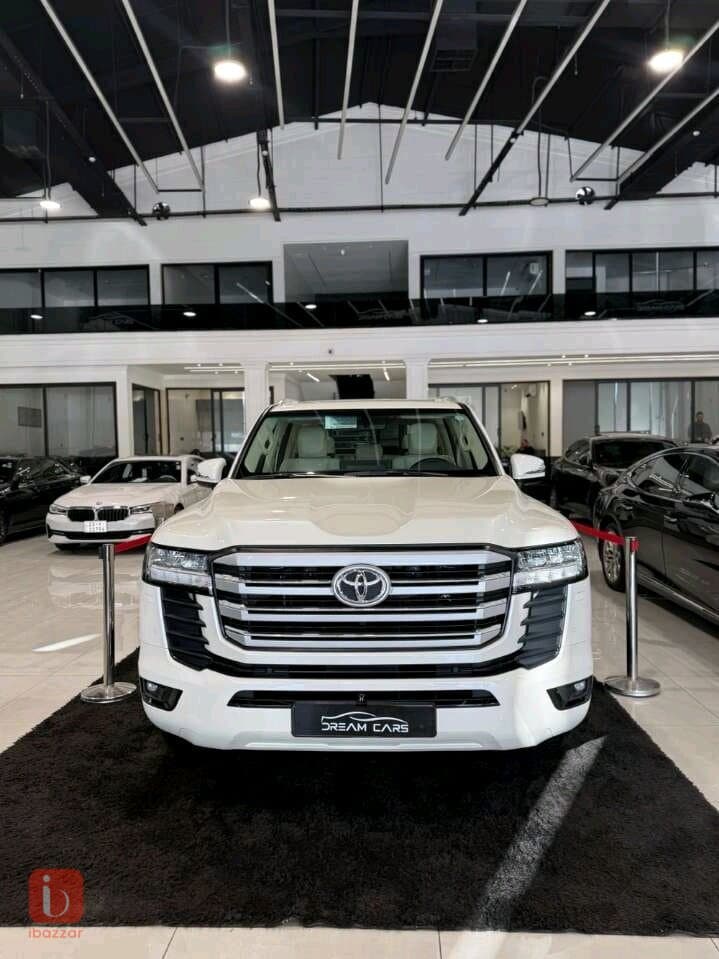 Toyota Land Cruiser GXR 1