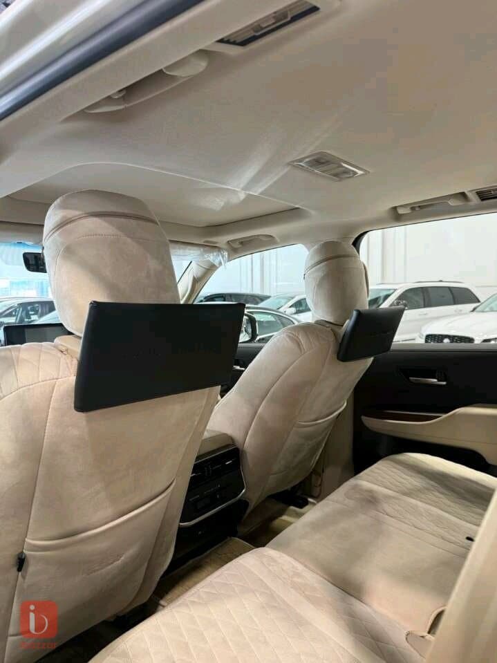 Toyota Land Cruiser GXR 6