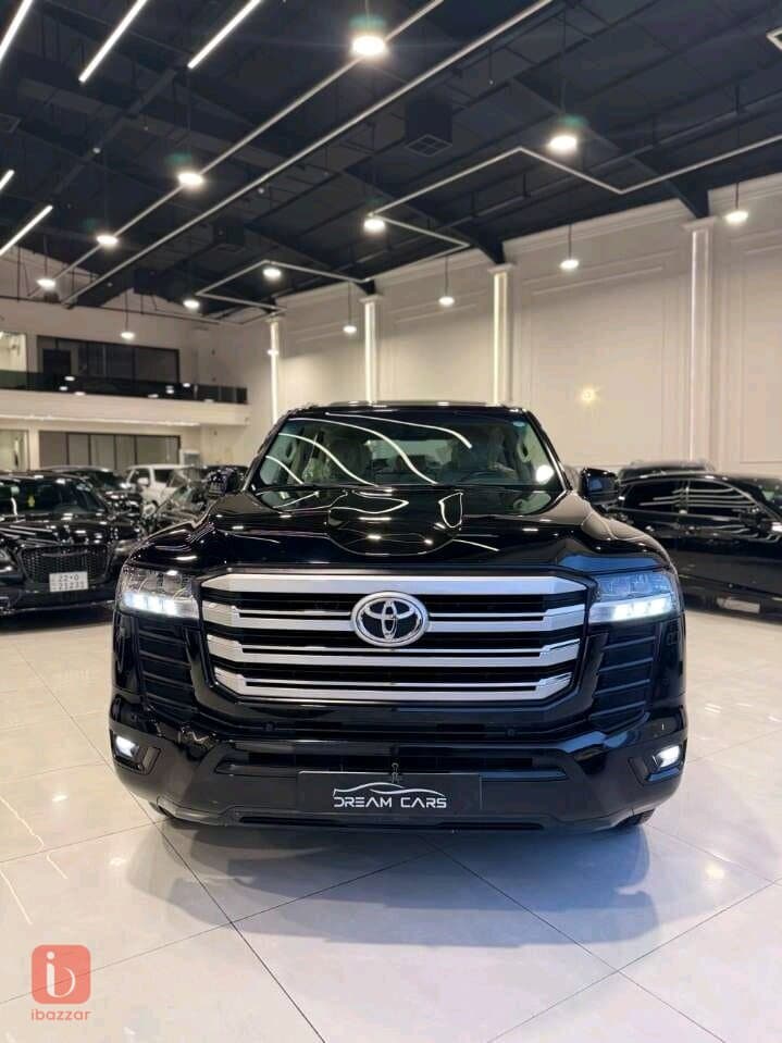 Toyota Land Cruiser GXR 1
