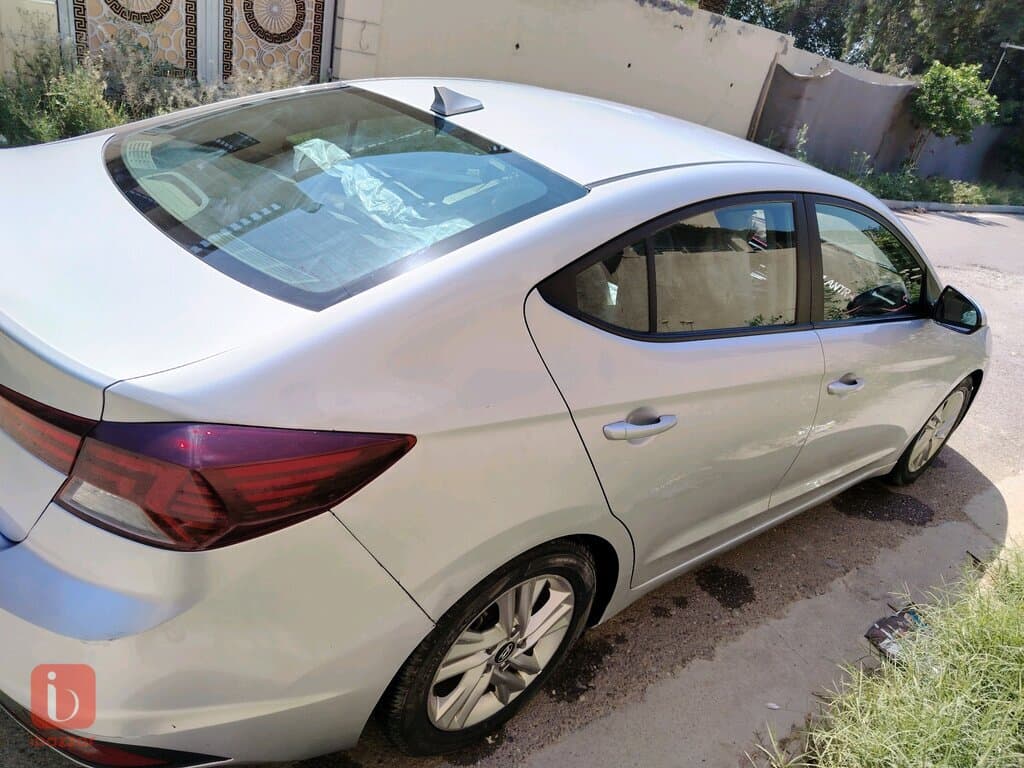 Hyundai Elantra GL 3