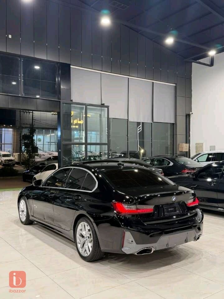 BMW 3-Series 330i 5